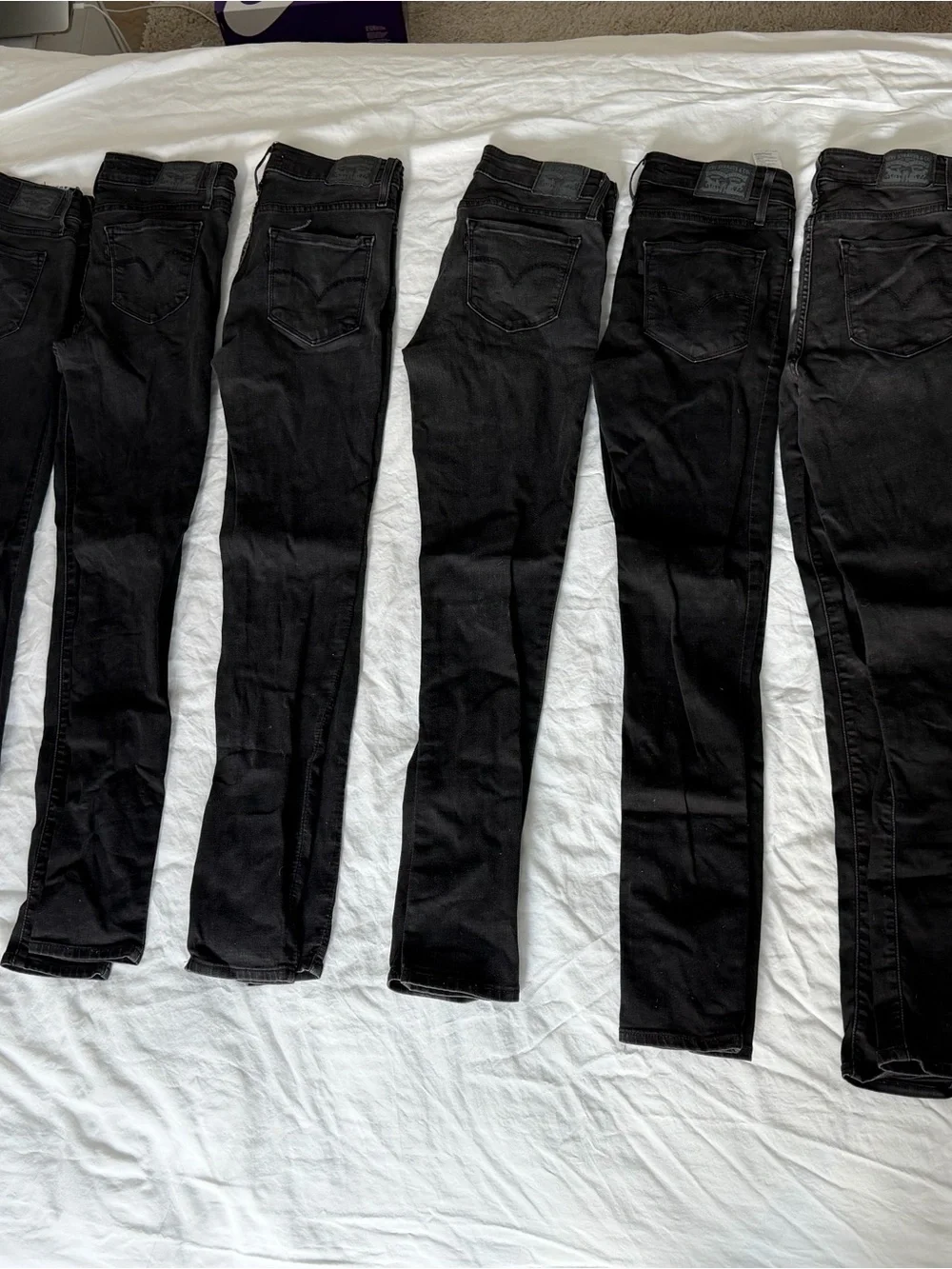 8 pairs of worn Levi black jeans - Size 26